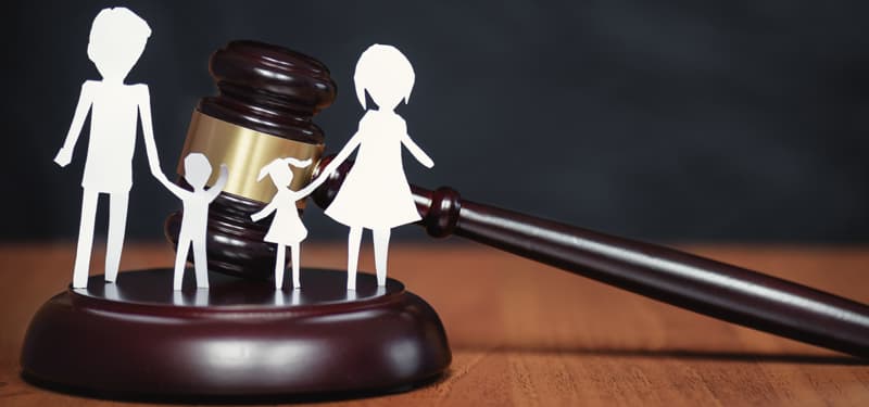 Filiaciones, tutelas y adopción